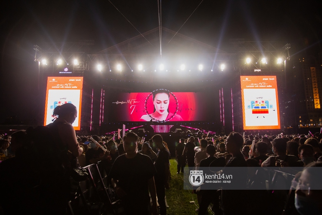 Ngất lịm với siêu fanchant dành cho Mỹ Tâm: Đứng từ trên cao cách rất xa vẫn nghe vang vọng cả một vùng! - Ảnh 2.