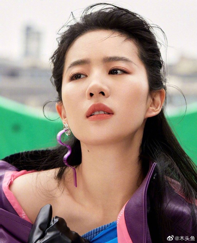 Thất vọng tr&agrave;n trề v&igrave; ảnh tạp ch&iacute; của Lưu Diệc Phi: Teaser đẹp m&ecirc; li, l&ecirc;n b&igrave;a lại khiến Cnet ng&atilde; ngửa v&igrave; &ldquo;đỡ&rdquo; kh&ocirc;ng nổi - Ảnh 8.