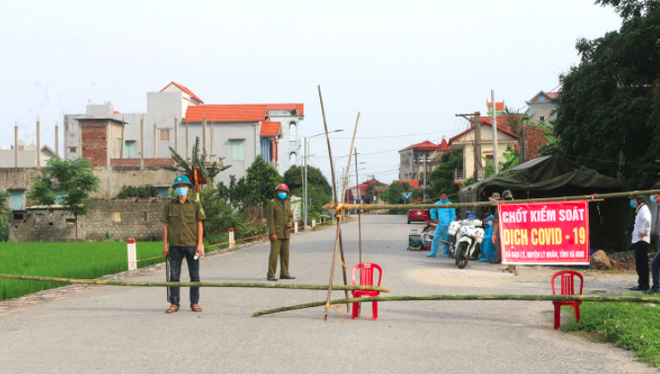 Bố đẻ nam thanh niên Hà Nam đi khám bệnh trước khi mắc COVID-19, vợ tập thể dục cùng nhiều người - Ảnh 1.