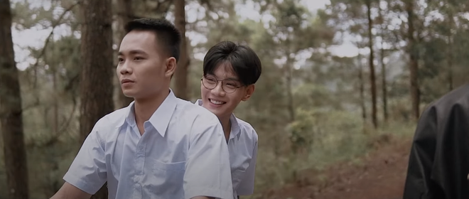 Vừa mới lên sóng, Muộn Rồi Mà Sao Còn của Sơn Tùng M-TP đã bị tố đạo nhái phần điệp khúc hit của Đào Bá Lộc? - Ảnh 3.