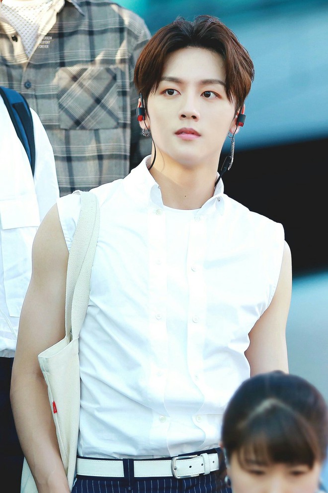 HOT: Rầm rộ ảnh fan “tóm sống” cặp đôi idol Kpop đình đám hẹn hò, còn cách nhau đến tận 7 tuổi - Ảnh 5.