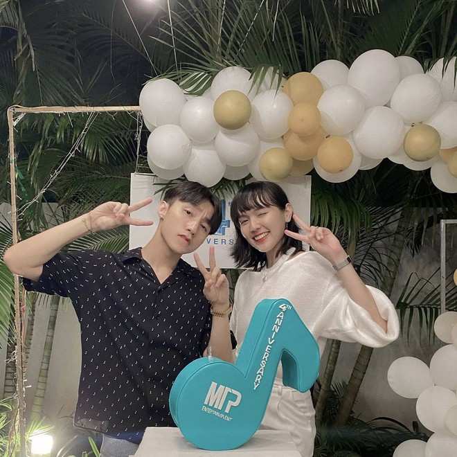 Clip: Hải Tú lộ diện ở Hàn Quốc giữa lúc Sơn Tùng vừa tung MV, thực hư và phản ứng netizen ra sao? - Ảnh 4.