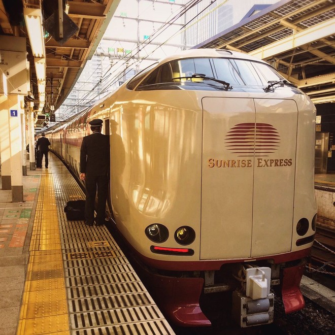 Có gì trong chuyến tàu xuyên đêm duy nhất còn sót lại ở Nhật Bản khiến khách du lịch phải thốt lên: Không đi thì phí? - Ảnh 5.