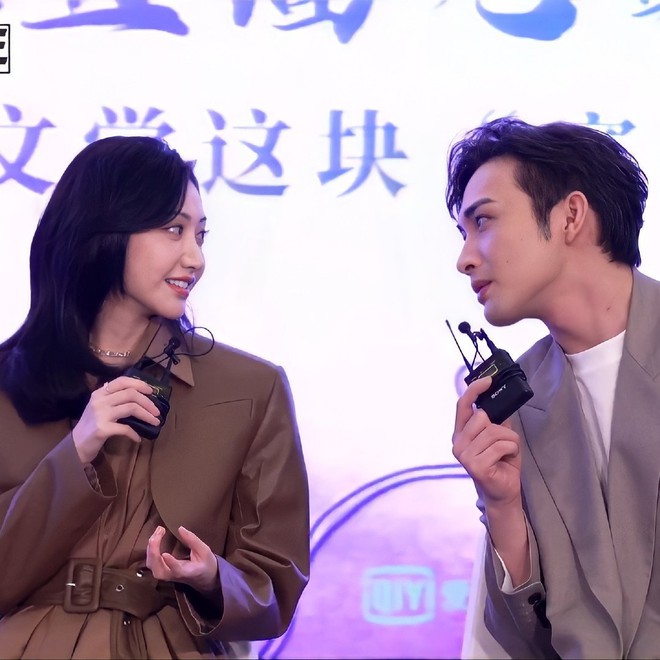 Cặp đôi tình nhất Cbiz hôm nay: Bạn diễn mê mẩn ngắm đệ nhất mỹ nhân Bắc Kinh Cảnh Điềm, combo visual cả 2 gây bão Weibo - Ảnh 3.