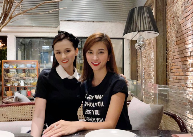 D&agrave;n sao vũ trụ VTV Bắc - Nam hội tụ trong 1 khung h&igrave;nh, spotlight dồn hết v&agrave;o vợ TGĐ tập đo&agrave;n ngh&igrave;n tỷ vừa c&ocirc;ng khai mang bầu - Ảnh 4.
