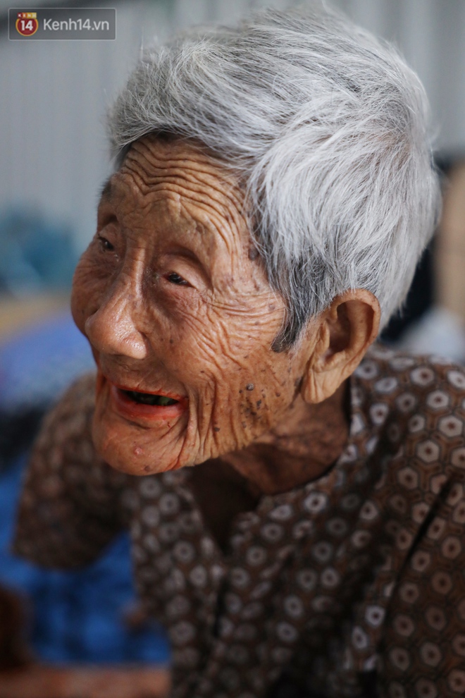 Về miền Tây nghe cụ Út hài hước kể chuyện một đời lo chữ hiếu: "Tui đợi má mất thì sẽ lấy chồng, dè đâu má thọ 100 tuổi” - Ảnh 5. Về miền Tây nghe cụ Út hài hước kể chuyện một đời lo chữ hiếu: "Tui đợi má mất thì sẽ lấy chồng, dè đâu má thọ 100 tuổi” - Ảnh 5.