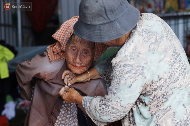 Về miền Tây nghe cụ Út hài hước kể chuyện một đời lo chữ hiếu: "Tui đợi má mất thì sẽ lấy chồng, dè đâu má thọ 100 tuổi” - Ảnh 5. Về miền Tây nghe cụ Út hài hước kể chuyện một đời lo chữ hiếu: "Tui đợi má mất thì sẽ lấy chồng, dè đâu má thọ 100 tuổi” - Ảnh 5.