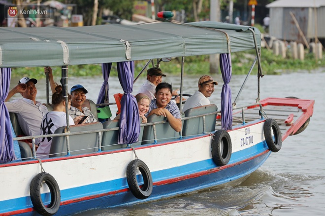 Về chợ nổi Cái Răng vừa ăn bún di động trên sông, vừa được karaoke khuyến mãi: Hát hay hơn chủ là khỏi trả tiền - Ảnh 7.