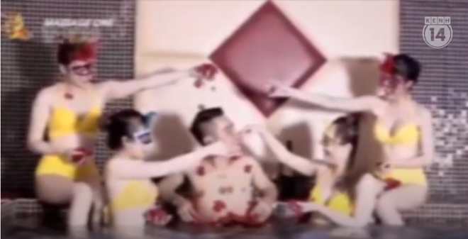 Thâm nhập thế giới massage sung sướng ở Hà Nội - Kỳ 1: Từ loạt clip nóng bỏng tràn lan trên internet với lời quảng cáo thư giãn đích thực - Ảnh 2. Thâm nhập thế giới massage sung sướng ở Hà Nội - Kỳ 1: Từ loạt clip nóng bỏng tràn lan trên internet với lời quảng cáo thư giãn đích thực - Ảnh 2.