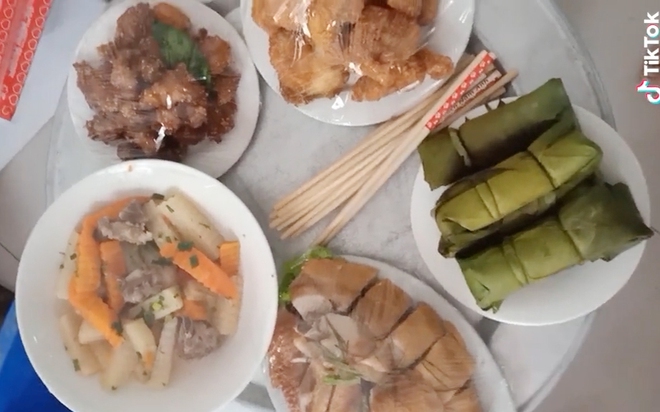 Xôn xao mâm cỗ giá 1 triệu chỉ vài món, không có cả cơm và xôi khiến dân mạng chê ỏng chê eo - Ảnh 2. Xôn xao mâm cỗ giá 1 triệu chỉ vài món, không có cả cơm và xôi khiến dân mạng chê ỏng chê eo - Ảnh 2.