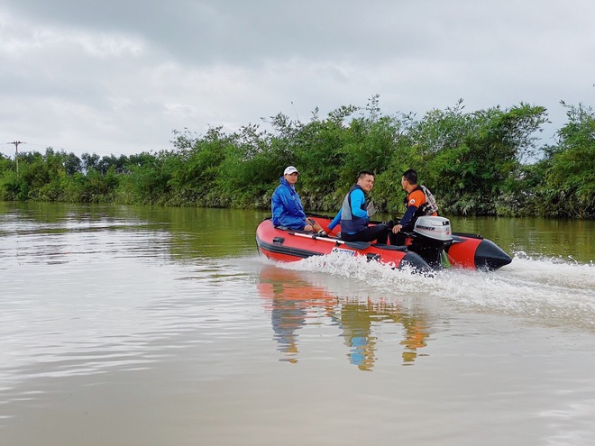 Biệt đội cano 0 đồng: Bản lĩnh của tập thể không ai muốn một cái tên riêng, sẵn sàng hy sinh và đánh đổi vì nghĩa cử cộng đồng - Ảnh 3.