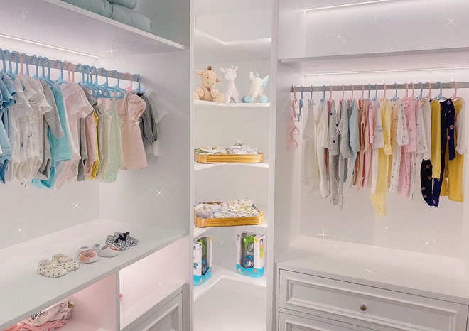 Khi rich kid lên chức phụ huynh, độ giàu sang thể hiện ngay từ khoản sắm đồ hiệu cho con - Ảnh 27. Khi rich kid lên chức phụ huynh, độ giàu sang thể hiện ngay từ khoản sắm đồ hiệu cho con - Ảnh 27.