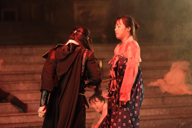 Nguyễn Trần Trung Quân tung ảnh hậu trường cười mệt: Khi ekip nói làm zombie nhưng bạn lại muốn làm diễn viên hài - Ảnh 4. Nguyễn Trần Trung Quân tung ảnh hậu trường cười mệt: Khi ekip nói làm zombie nhưng bạn lại muốn làm diễn viên hài - Ảnh 4.