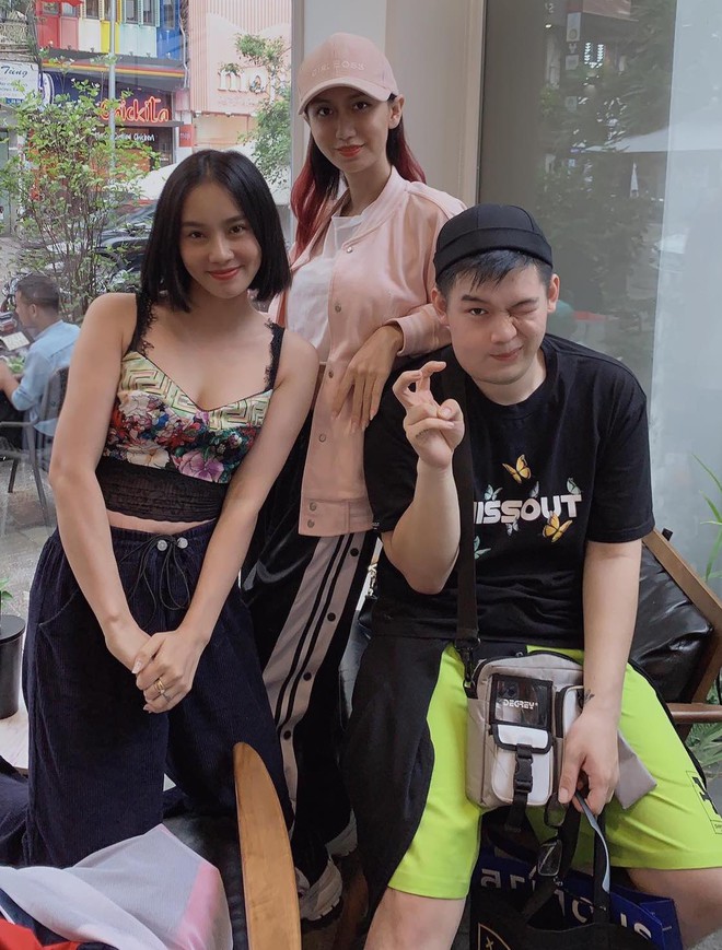 Long Chun hội ngộ dàn thí sinh Gương Mặt Thân Quen sau khi rút lui điều trị u men xương hàm - Ảnh 1. Long Chun hội ngộ dàn thí sinh Gương Mặt Thân Quen sau khi rút lui điều trị u men xương hàm - Ảnh 1.