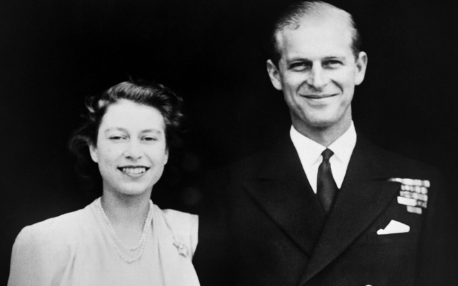 Chuyện tình 7 thập kỷ của Hoàng thân Philip và Nữ hoàng Anh qua lời người trong cuộc: Trân trọng từ những điều nhỏ nhất, ở bên nhau đến đầu bạc răng long - Ảnh 1.
