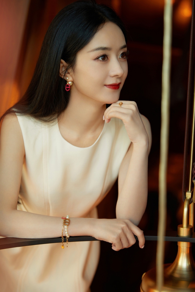 Triệu Lệ Dĩnh lần đầu xuất hiện giữa bê bối lộ clip ngoại tình: Bùng nổ visual xuất sắc, nhan sắc thuần khiết tựa nàng thơ - Ảnh 5.