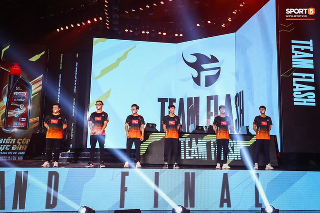 H&agrave;nh tr&igrave;nh v&ocirc; địch ĐTDV m&ugrave;a Xu&acirc;n 2021 của Team Flash: Khi chỉ cần tỏa s&aacute;ng rực rỡ ở trận đấu quan trọng nhất l&agrave; đủ - Ảnh 1.