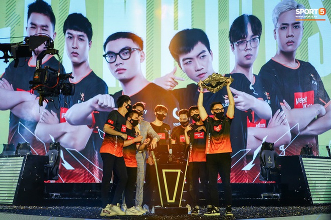 H&agrave;nh tr&igrave;nh v&ocirc; địch ĐTDV m&ugrave;a Xu&acirc;n 2021 của Team Flash: Khi chỉ cần tỏa s&aacute;ng rực rỡ ở trận đấu quan trọng nhất l&agrave; đủ - Ảnh 10.