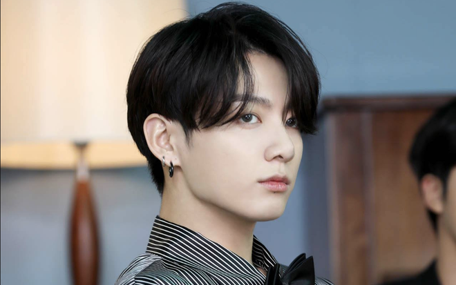 6 lần fan gây sốc vì tặng idol quà khủng: Jungkook nhận thỏi vàng và đồng hồ nửa tỷ, nữ idol debut 2 tháng đã có núi hàng hiệu - Ảnh 5.