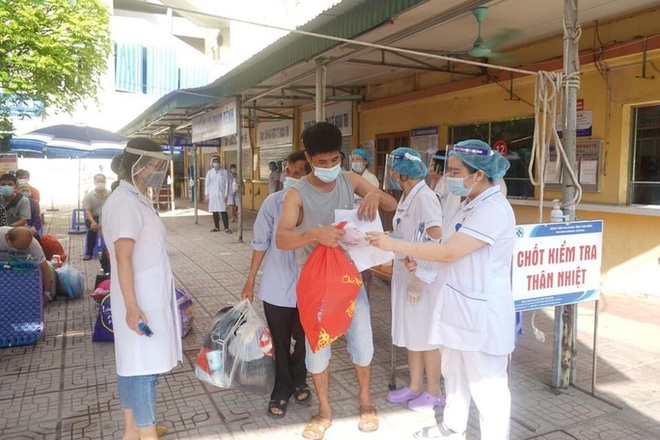 2 bệnh nhân cách ly tại Bệnh viện Phổi Thái Bình dương tính với SARS-CoV-2 - Ảnh 1.