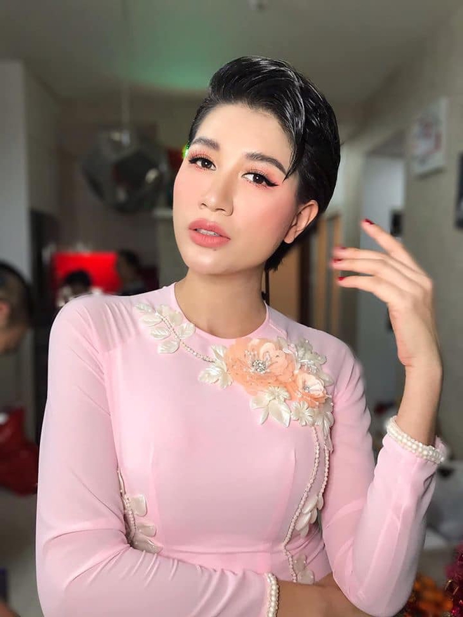 Trang Trần lại thổi bùng cuộc chiến với bà Phương Hằng, thẳng thừng tuyên bố: "Nghe đến show chị là né nhanh khỏi bốc mùi" - Ảnh 5. Trang Trần lại thổi bùng cuộc chiến với bà Phương Hằng, thẳng thừng tuyên bố: "Nghe đến show chị là né nhanh khỏi bốc mùi" - Ảnh 5.