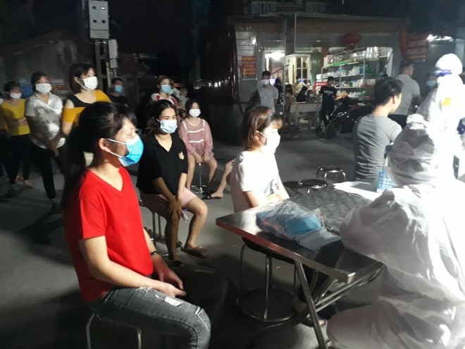 Bắc Giang xét nghiệm hơn 100 nghìn người liên quan ổ dịch khu công nghiệp - Ảnh 1.