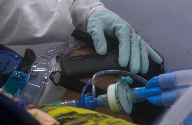 Bên trong bệnh viện dã chiến điều trị cho hàng nghìn bệnh nhân Covid-19 ở Ấn Độ - Ảnh 5.