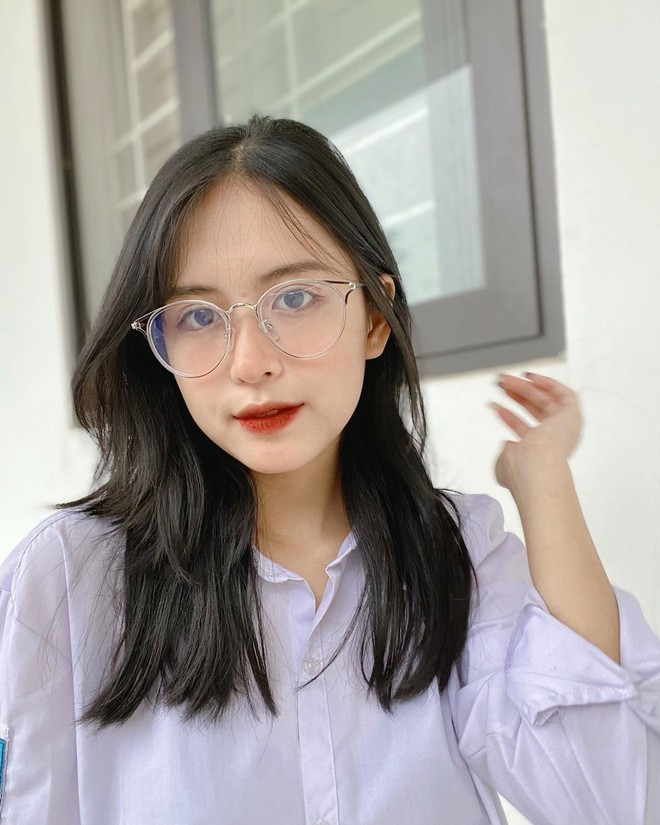 Xuất hiện hot girl ảnh căn cước công dân xinh xuất sắc, đến lời nguyền cũng bó tay - Ảnh 3. Xuất hiện hot girl ảnh căn cước công dân xinh xuất sắc, đến lời nguyền cũng bó tay - Ảnh 3.