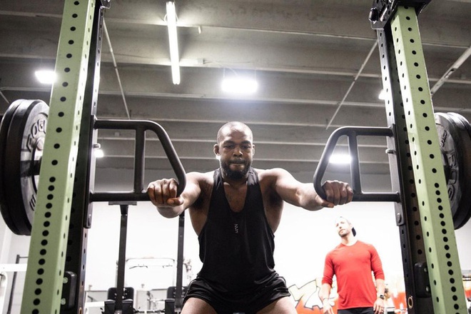 Jon Jones đăng ảnh khoe cơ thể đồ sộ nhất từ trước tới nay trong lúc chờ cơ hội thượng đài với máy knock-out Francis Ngannou - Ảnh 1.