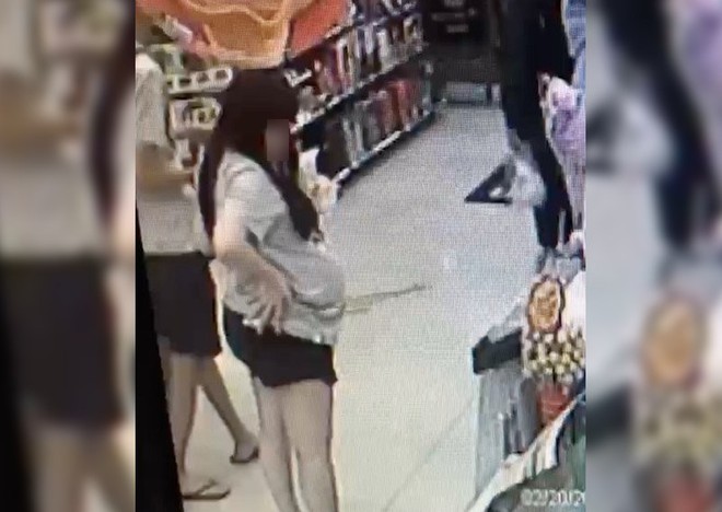Bé sơ sinh đỏ hỏn được tìm thấy đã chết tại bãi rác, 2 năm sau một cặp đôi bất ngờ bị bắt giữ, hé lộ tội ác tàn bạo, vô nhân tính - Ảnh 2. Bé sơ sinh đỏ hỏn được tìm thấy đã chết tại bãi rác, 2 năm sau một cặp đôi bất ngờ bị bắt giữ, hé lộ tội ác tàn bạo, vô nhân tính - Ảnh 2.