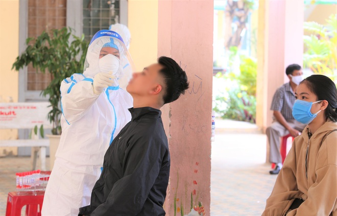 Lái xe mắc Covid-19, Đà Nẵng xét nghiệm toàn bộ công nhân 1 công ty - Ảnh 1. Lái xe mắc Covid-19, Đà Nẵng xét nghiệm toàn bộ công nhân 1 công ty - Ảnh 1.
