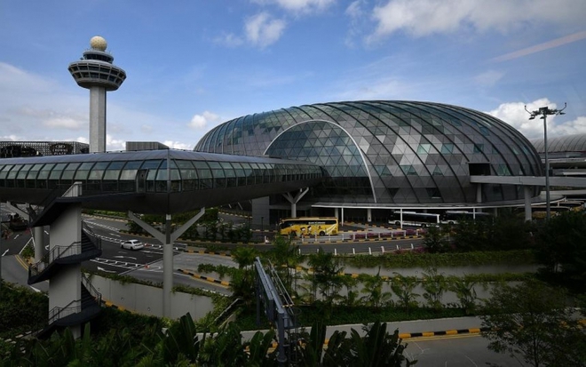 Sân bay Changi trở thành ổ dịch Covid-19 lớn nhất Singapore - Ảnh 1.