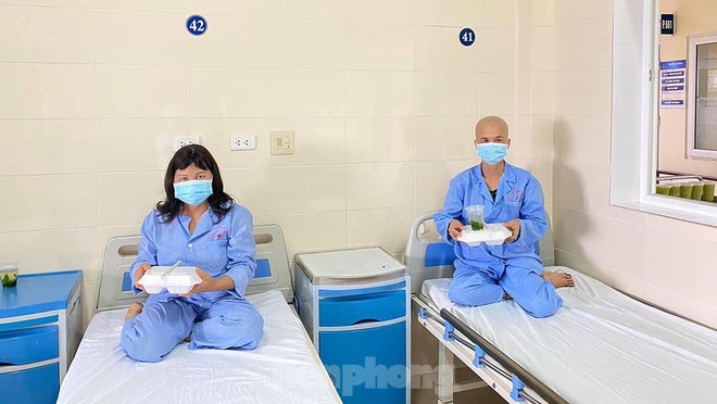 Đột nhập nhà bếp làm 10 nghìn suất ăn mỗi ngày cho bệnh viện bị phong tỏa ở Hà Nội - Ảnh 9.
