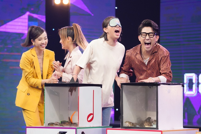 Hoa hậu Tiểu Vy mếu máo, la hét, sợ xanh mặt khi chơi gameshow - Ảnh 5.