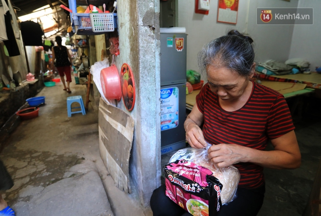 Hơn 100 suất quà cho bệnh nhân tại xóm chạy thận trong đợt dịch Covid-19 đang có những diễn biến phức tạp - Ảnh 11. Hơn 100 suất quà cho bệnh nhân tại xóm chạy thận trong đợt dịch Covid-19 đang có những diễn biến phức tạp - Ảnh 11.