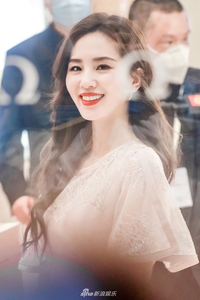 Vẫn biết Lưu Thi Thi là mỹ nhân Cbiz nhưng không thể ngờ loạt ảnh hậu trường lại xuất sắc nhường này - Ảnh 2. Vẫn biết Lưu Thi Thi là mỹ nhân Cbiz nhưng không thể ngờ loạt ảnh hậu trường lại xuất sắc nhường này - Ảnh 2.
