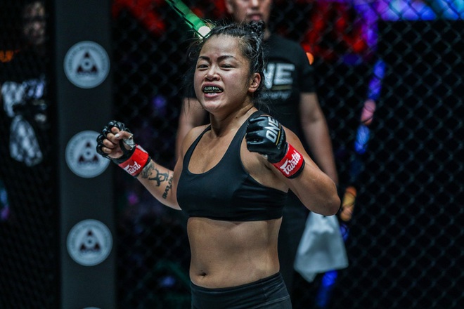 Nữ võ sĩ gốc Việt Bi Nguyễn giành chiến thắng quả cảm trước đối thủ bất bại Ritu Phogat tại giải võ thuật lớn nhất châu Á - Ảnh 3.
