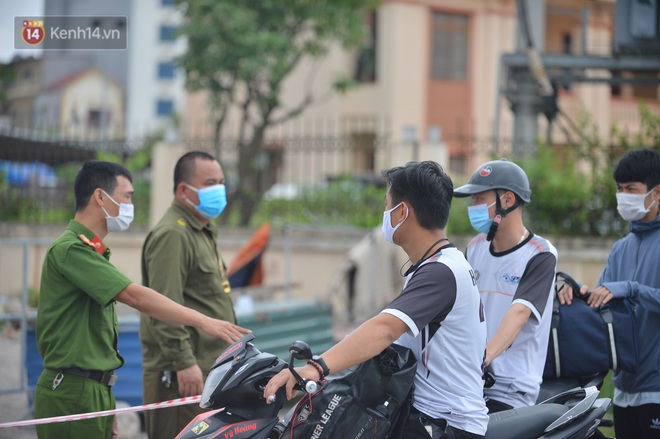 Ảnh: Bắc Giang lập chốt phong toả huyện Việt Yên sau khi phát hiện ổ dịch Công ty Hosiden, hàng chục nghìn người bị cách ly - Ảnh 4.