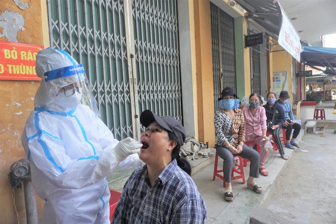 KHẨN: Đà Nẵng tìm người đến quán cơm gà có ông chủ mắc Covid-19 chưa rõ nguồn lây - Ảnh 1. KHẨN: Đà Nẵng tìm người đến quán cơm gà có ông chủ mắc Covid-19 chưa rõ nguồn lây - Ảnh 1.