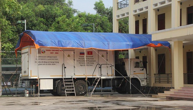 Thần tốc triển khai trung t&acirc;m x&eacute;t nghiệm d&atilde; chiến chống COVID-19 tại Bắc Giang - Ảnh 2.