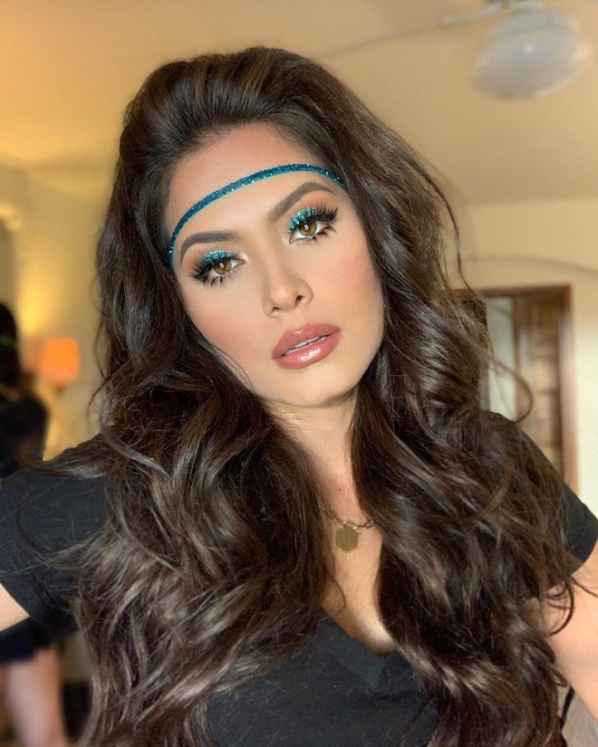 Nhan sắc khác một trời một vực của Miss Universe 2020 khi chuyển từ makeup đậm sang nhạt hơn - Ảnh 3.