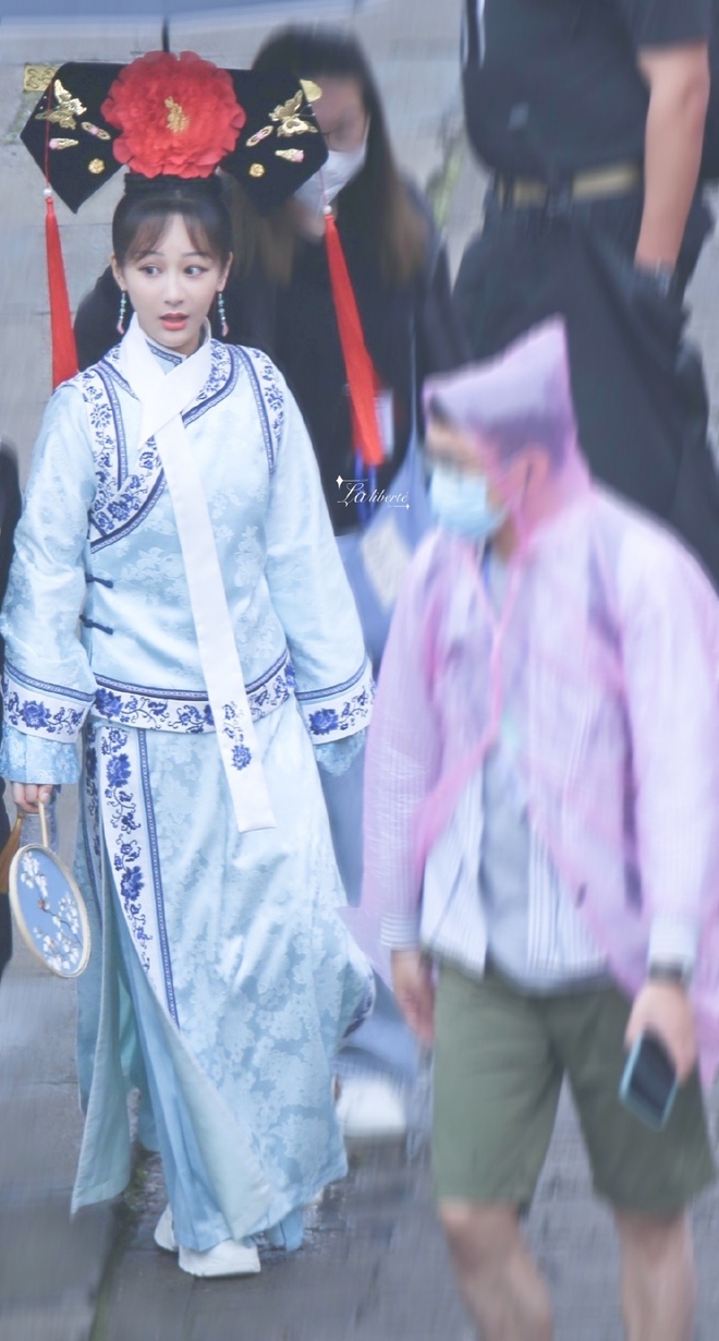 Dương Tử bị nghi đ&oacute;ng Ho&agrave;n Ch&acirc;u C&aacute;ch C&aacute;ch remake, c&ograve;n lộ tạo h&igrave;nh Tử Vy xinh chả thua bản gốc? - Ảnh 1.