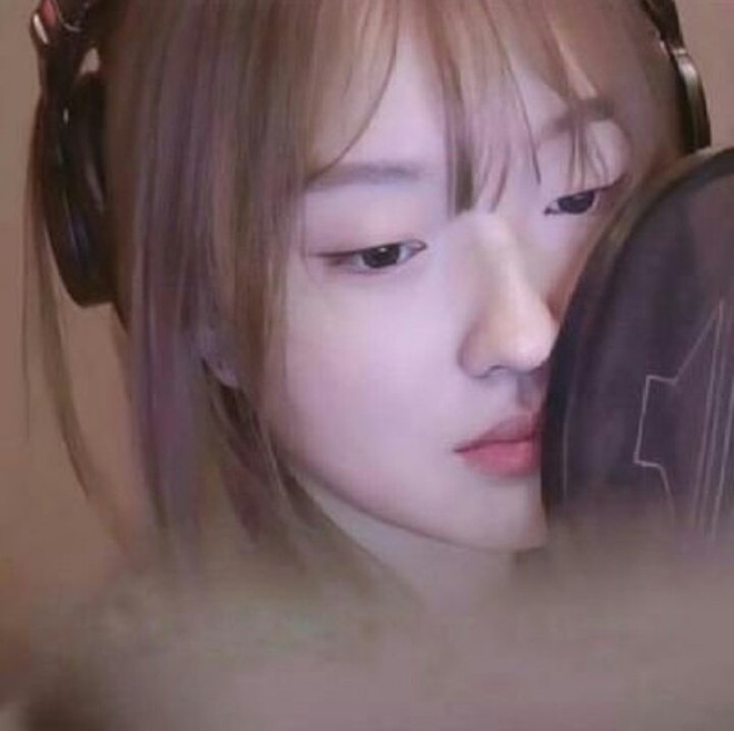 Thành viên đàn em BLACKPINK đầu tiên được producer YG thả hint chính là tiểu Sulli từng luyện vocal từ SM? - Ảnh 3.