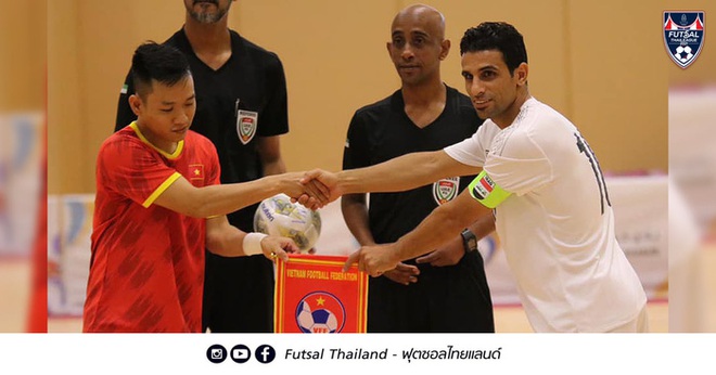 Việt Nam phải bỏ tiền phụ chủ nhà UAE điều chỉnh mặt sân thi đấu play-off Futsal World Cup? - Ảnh 2.