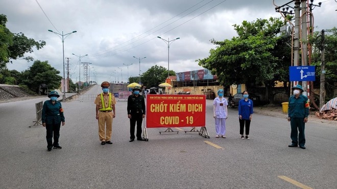 Hình ảnh bên trong thành phố Bắc Ninh sau giãn cách xã hội - Ảnh 1.