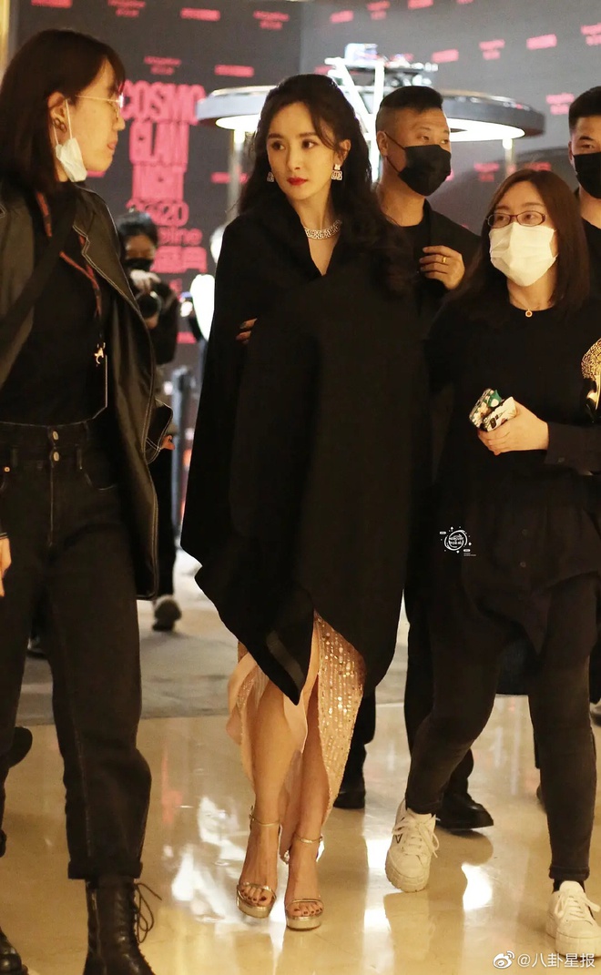 Ảnh kh&ocirc;ng PTS của 5 mỹ nh&acirc;n: Hội mẹ bỉm Triệu Lệ Dĩnh - Angela Baby xuất sắc, g&aacute;i độc th&acirc;n Lưu Diệc Phi k&eacute;m cạnh hơn hẳn - Ảnh 4.