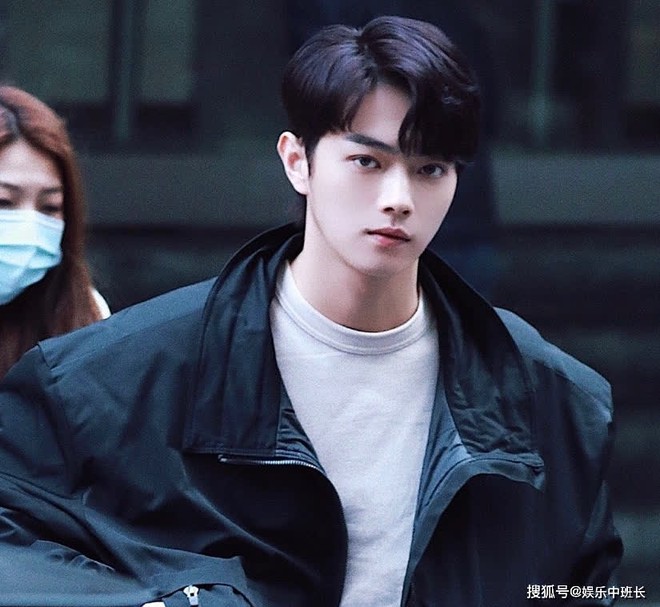 Dương Mịch khoe trọn ch&acirc;n thon d&agrave;i trắng n&otilde;n cạnh t&igrave;nh trẻ Hứa Khải, ai c&ograve;n d&aacute;m k&ecirc;u mẹ con th&igrave; ra m&agrave; xem - Ảnh 9.
