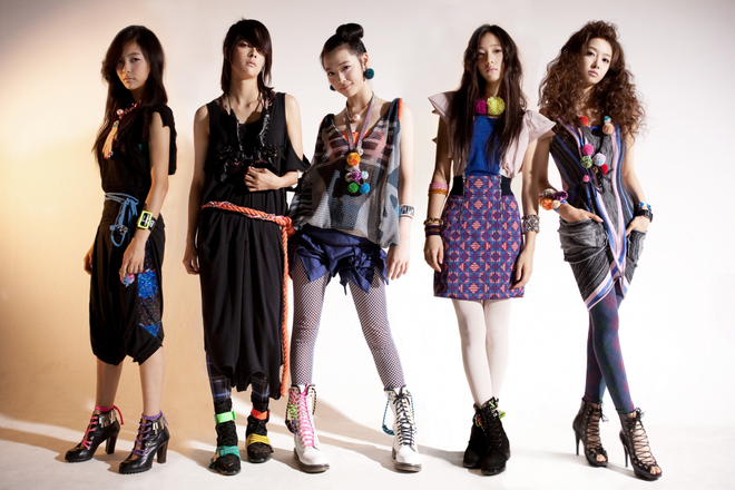 Visual lúc debut - tan rã của loạt nhóm nhạc Kpop: 2NE1 lên hương nhưng mặt Park Bom lại biến dạng, After School toàn mỹ nhân chân dài đắt giá - Ảnh 12.