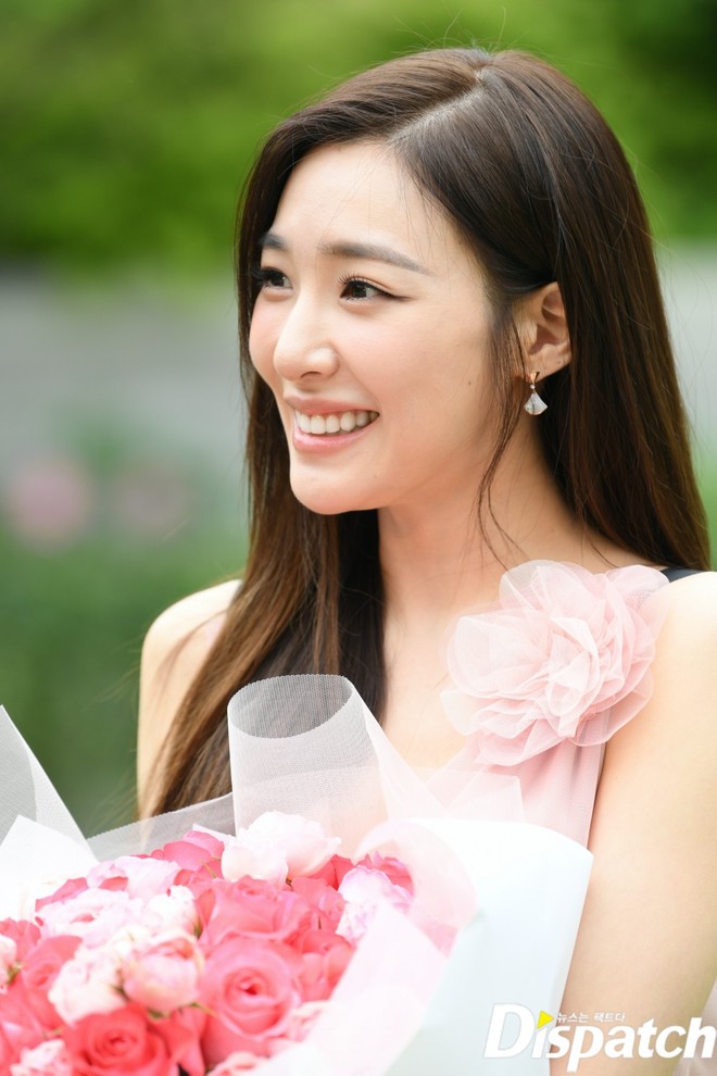 Quên hình ảnh cằm nhọn như phù thủy đi, giờ đây Tiffany (SNSD) đẹp như nàng thơ, gây thương nhớ cực mạnh như này cơ - Ảnh 11.