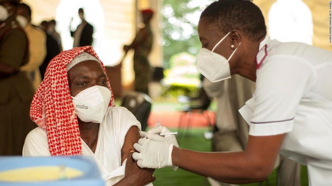 Nghịch cảnh vaccine tại châu Phi: Vì sao hàng nghìn liều vaccine phải tiêu hủy? - Ảnh 1.